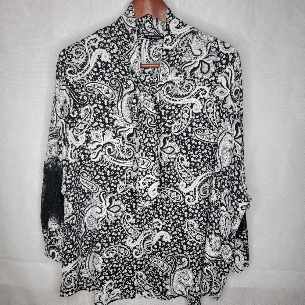 Express Blouse Black White Paisley Tie Front Lace Dolman Sleeve Relaxed Fit XL